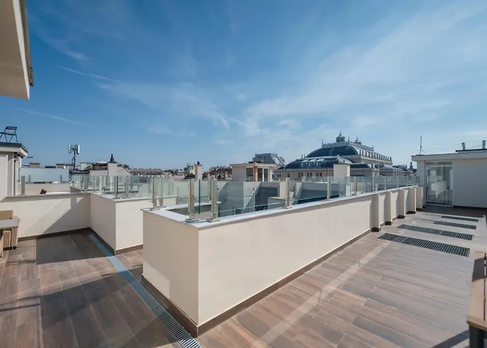 Luxury 5 Bedroom 5 Bathroom Penthouse By The Opera Budapesta